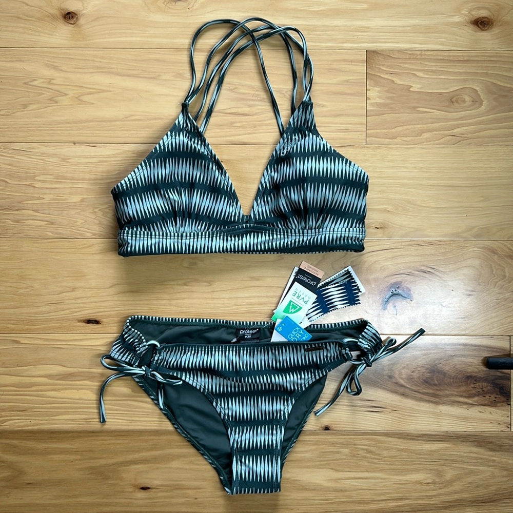 NWT Protest Hunter Green Pattern Triangle Bikini | Size Medium